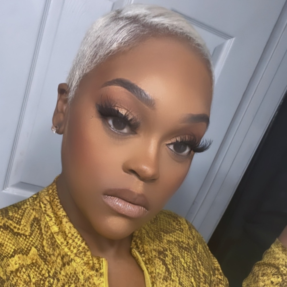Meet your Posher, Nia